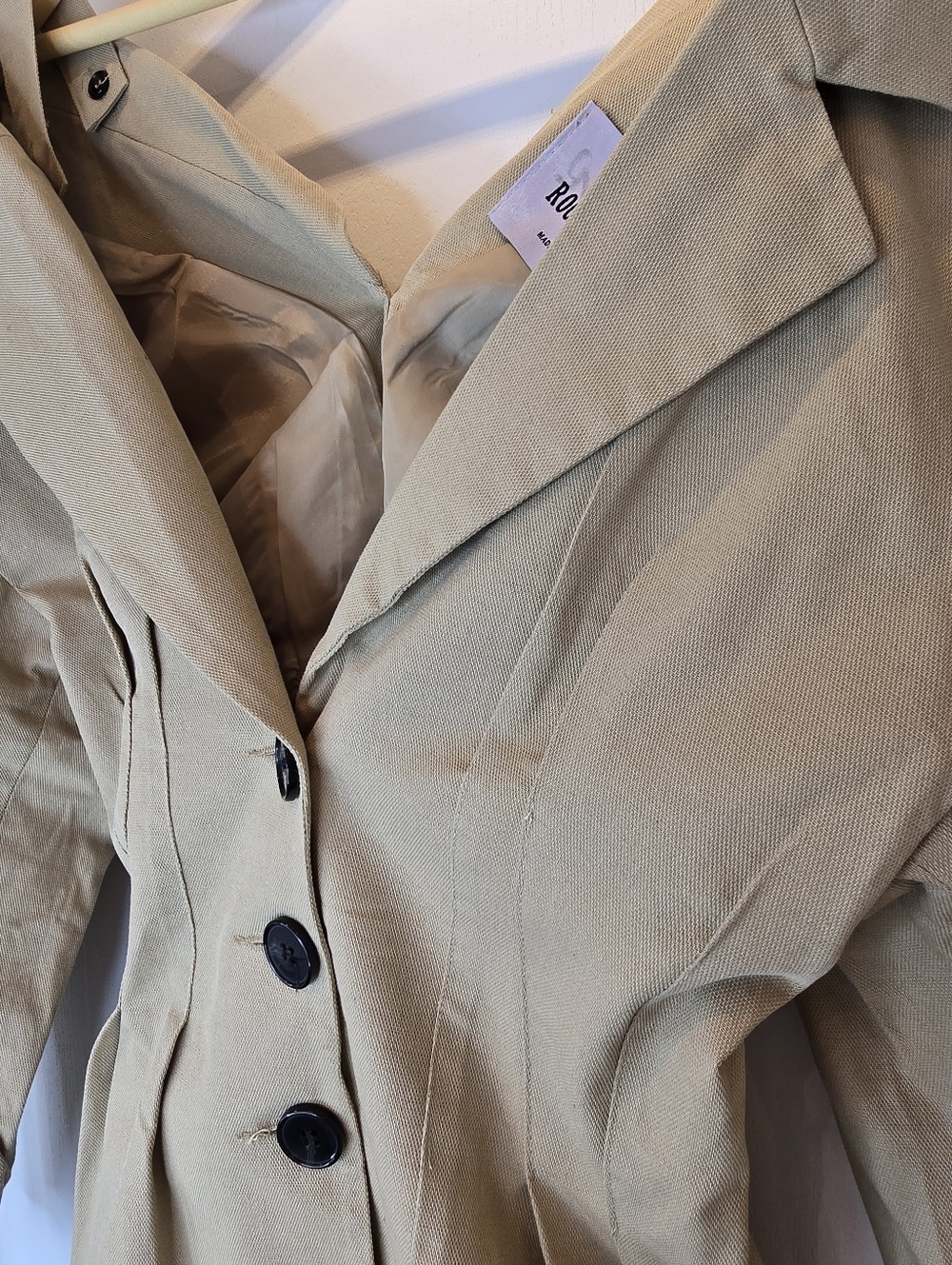 Rooms Shop Beige Women's Tailored Button-Front Top Size S/M - Picture 3 of 13